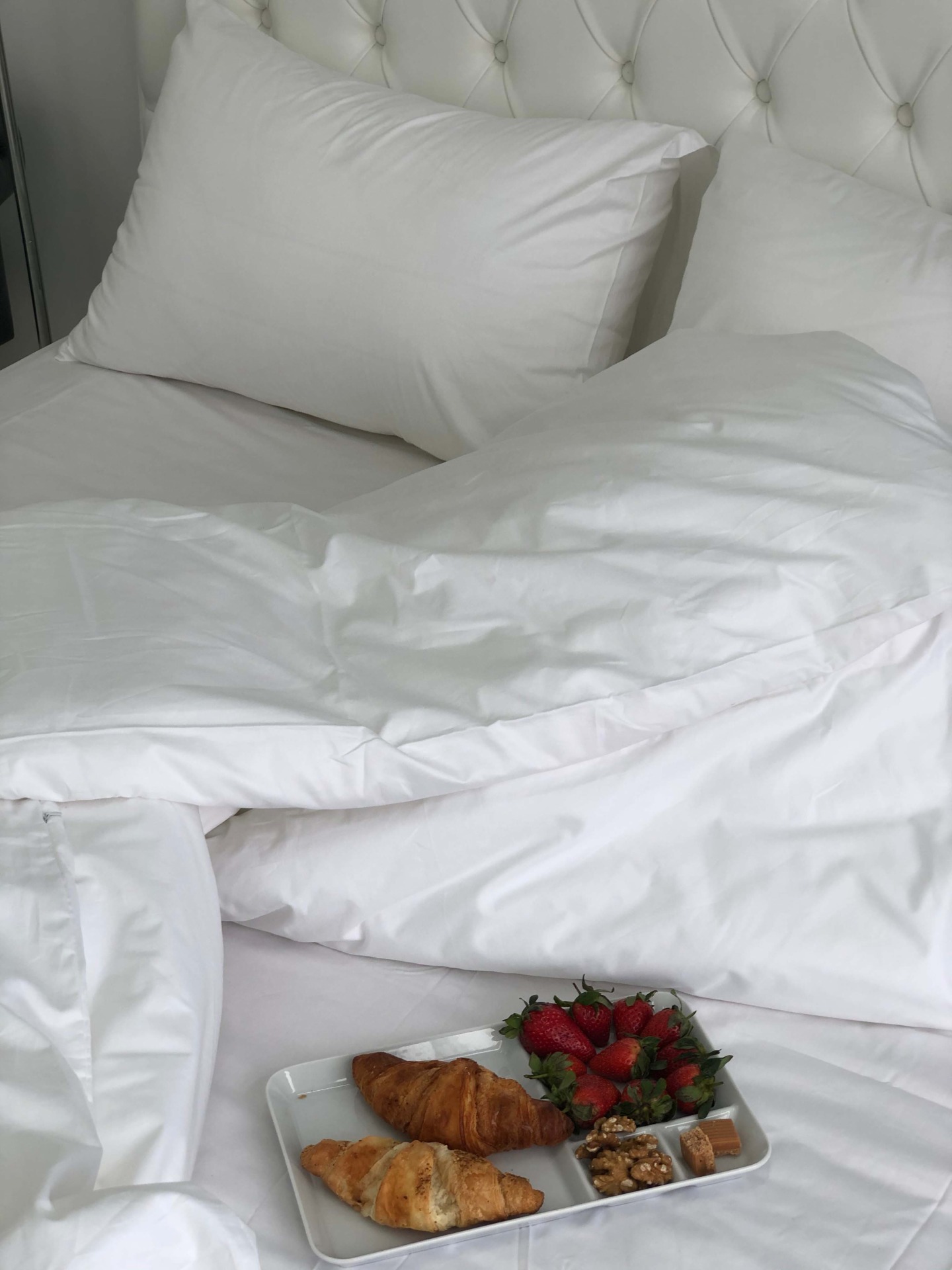 Белое постельное белье для гостиниц
